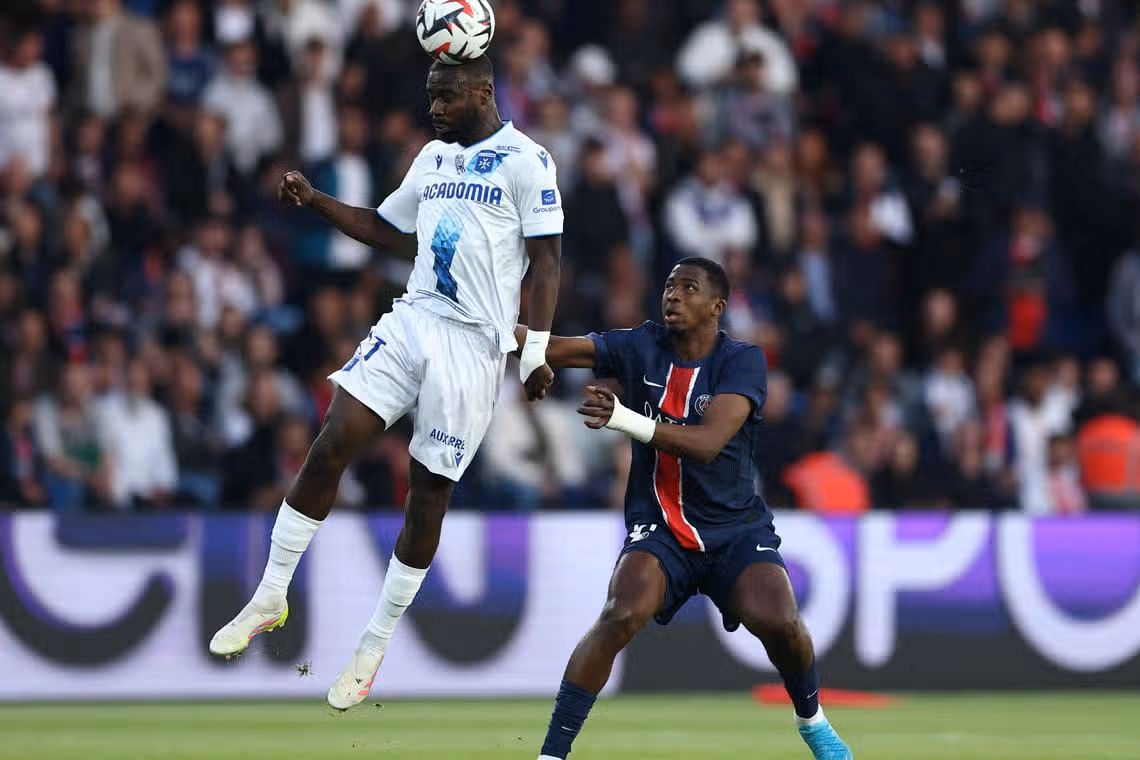 Sinayoko Auxerre Mengagetkan PSG